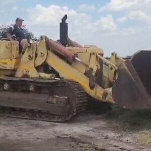 CAT 977L Crawler Loader