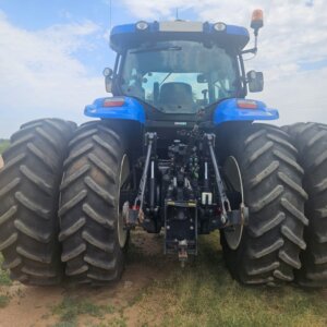 Alternative view of New Holland T7060 Trekker / Tractor