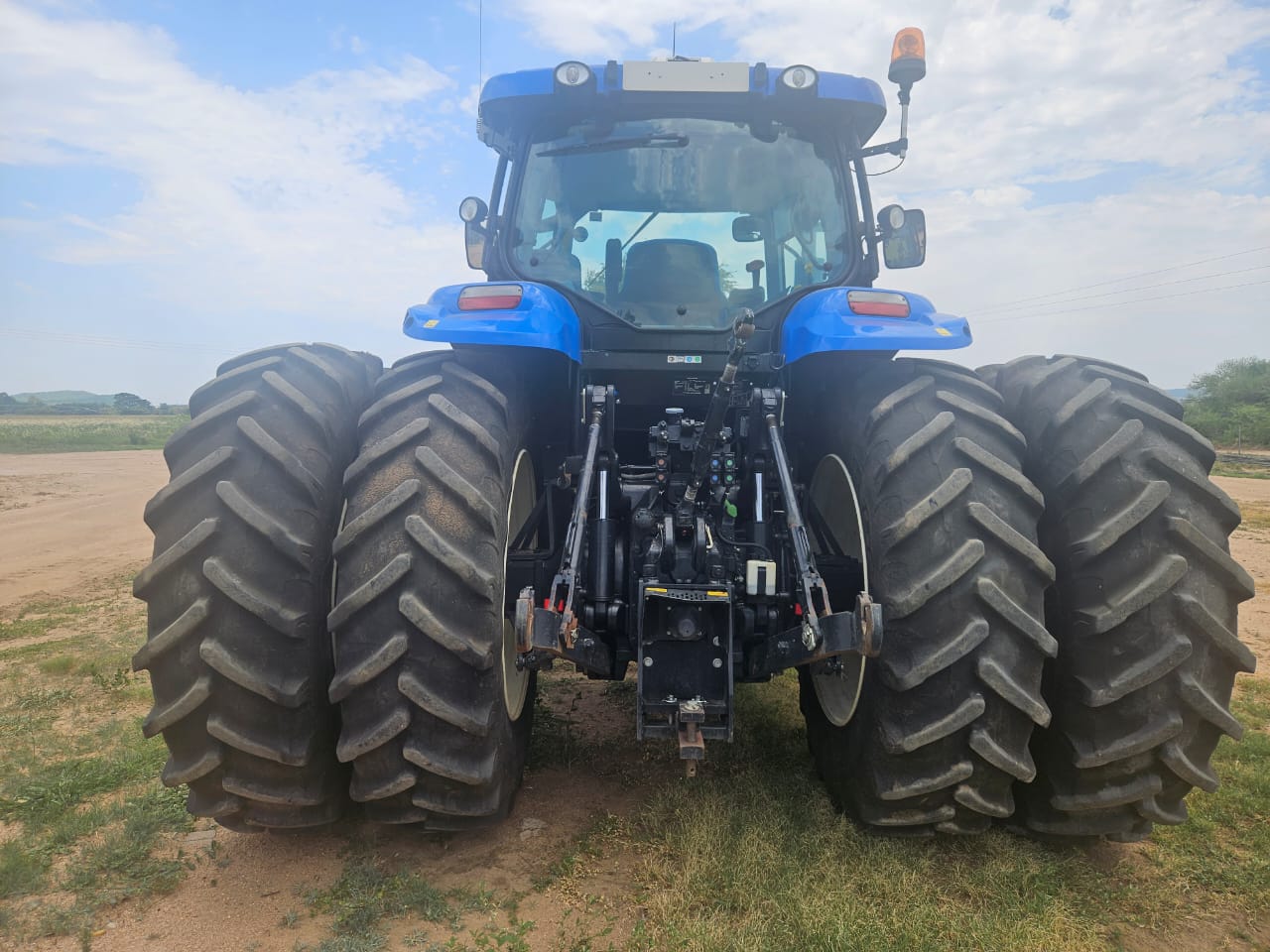 New Holland T7060 Trekker / Tractor - Image 2