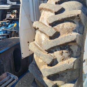 Alternative view of New Holland / Ford 8030 Trekker / Tractor