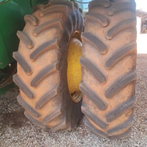 Alternative view of 4x 520.85 R42 Gebruikte Stroper Bande / Used Harvester Tires
