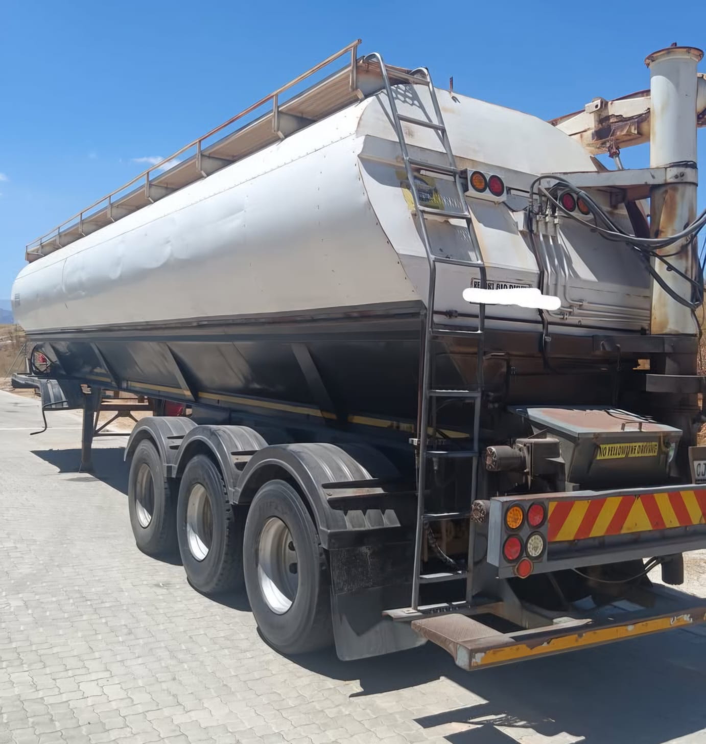 24 Ton Bulk Feeed Trailer / Grootmaat Voer Sleepwa