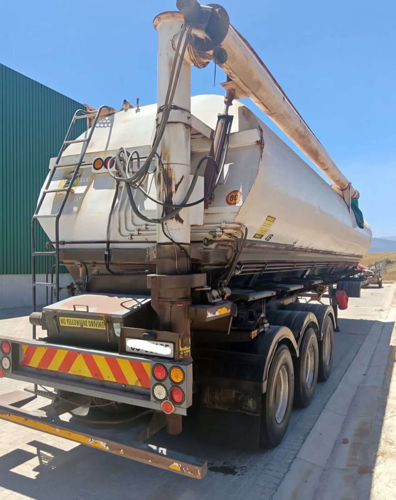 24 Ton Bulk Feeed Trailer / Grootmaat Voer Sleepwa - Image 4