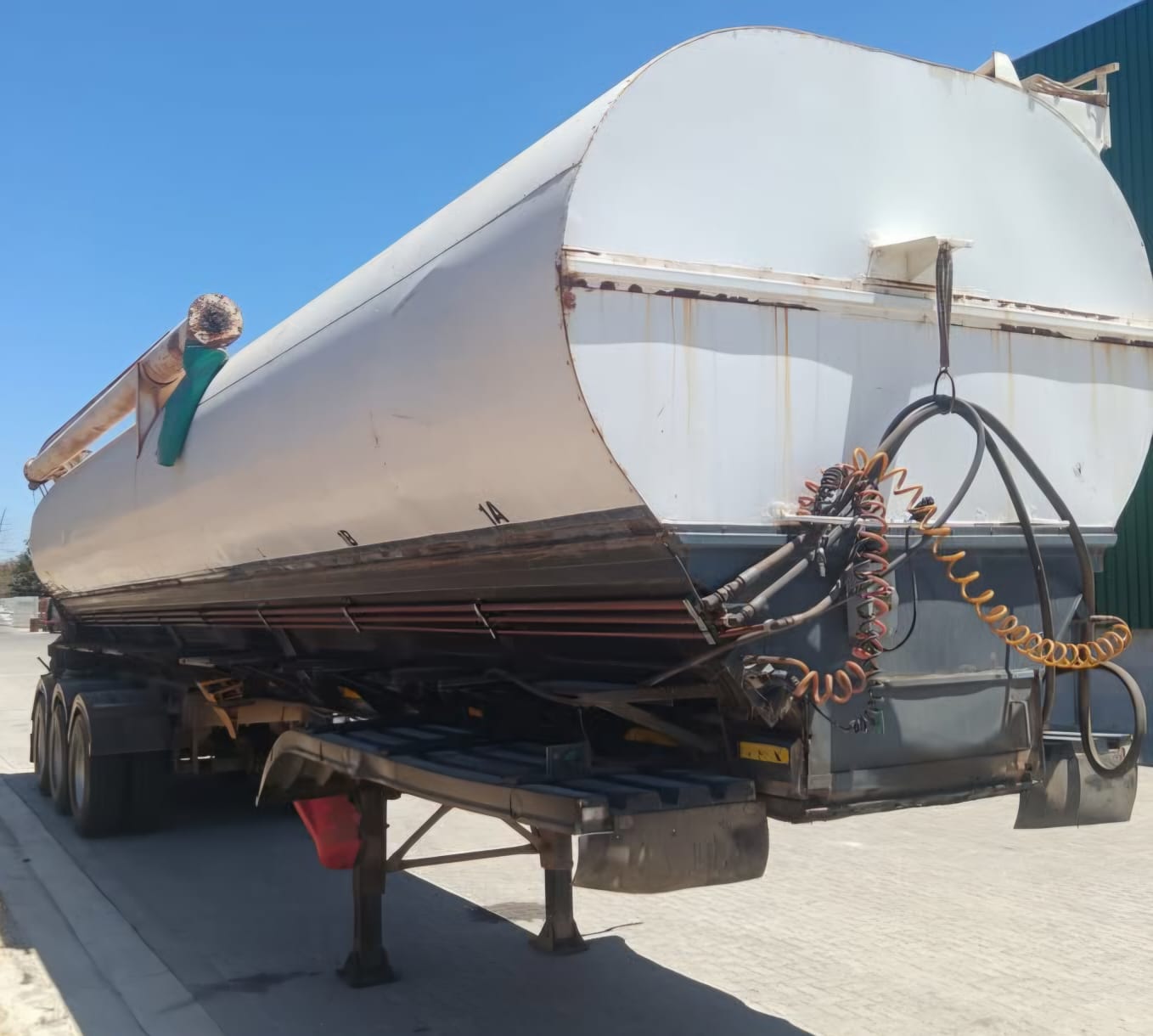 24 Ton Bulk Feeed Trailer / Grootmaat Voer Sleepwa - Image 5