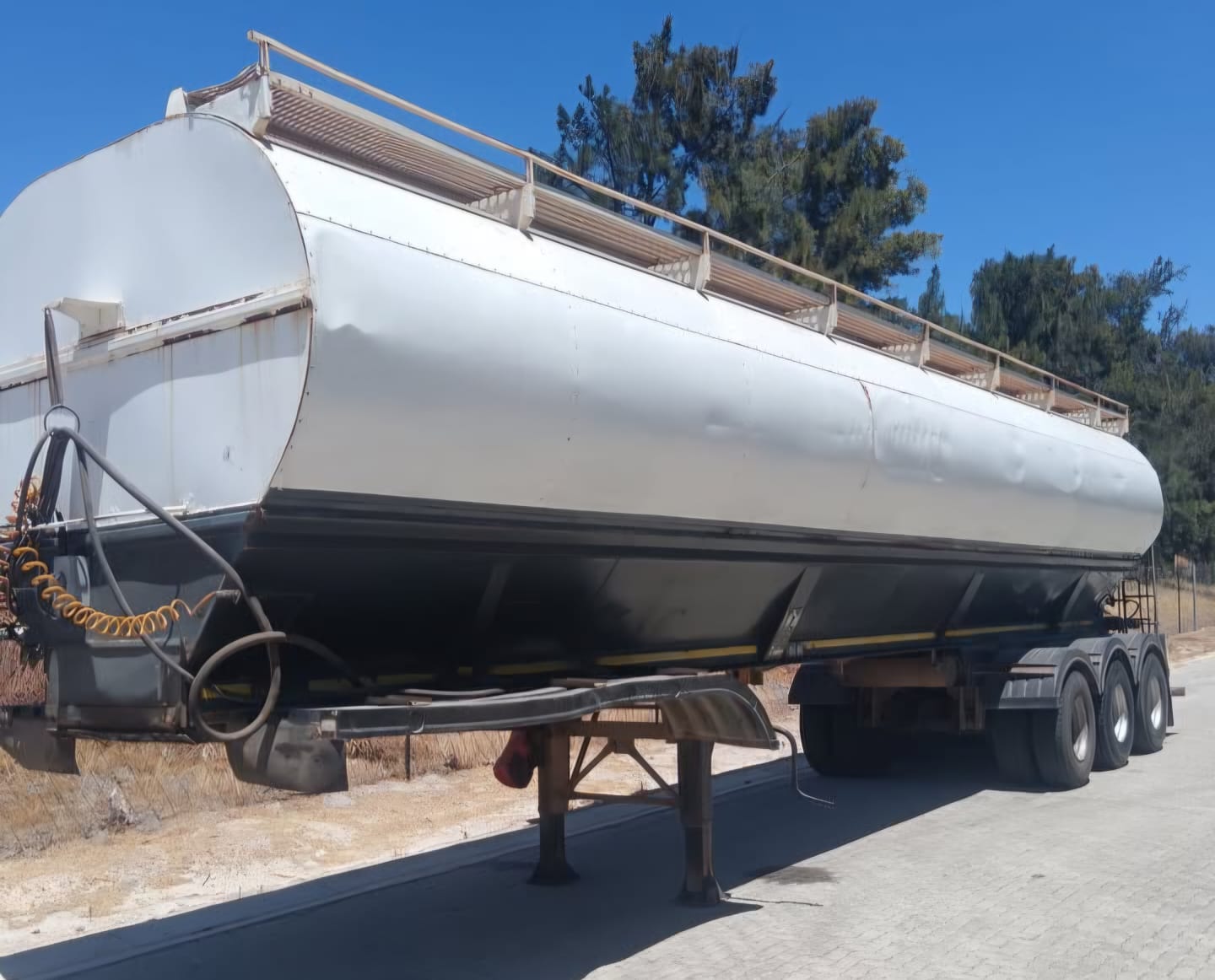 24 Ton Bulk Feeed Trailer / Grootmaat Voer Sleepwa - Image 6