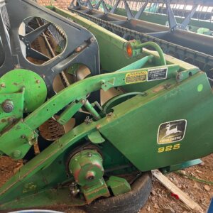 Alternative view of John Deere 9500 Stroper / Combine Harvester with Tables / Tafels