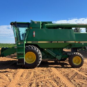 John Deere 9500 Stroper / Combine Harvester with Tables / Tafels