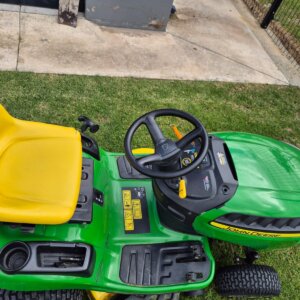 Alternative view of John Deere E 110 Mower
