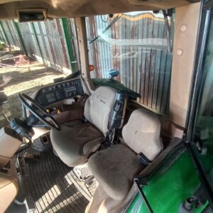 Alternative view of John Deere 8420 Trekker / Tractor