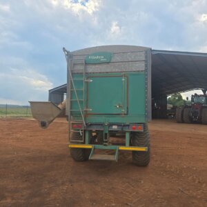 Alternative view of Flintco Ferto Kunsmis Tapkar / Fertilizer Grain Cart