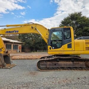 Komatsu PC200-8 Excavator / Graafmasjien