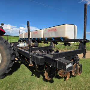 Carter Striptiller and Monosem Kunsmis Bakke / Fertilizer Tanks