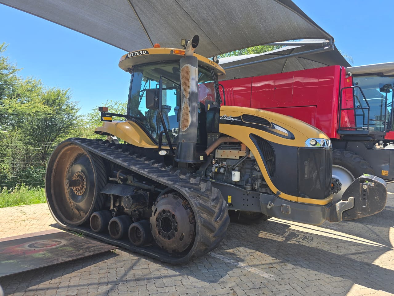 Challenger MT 765D Trekker / Tractor