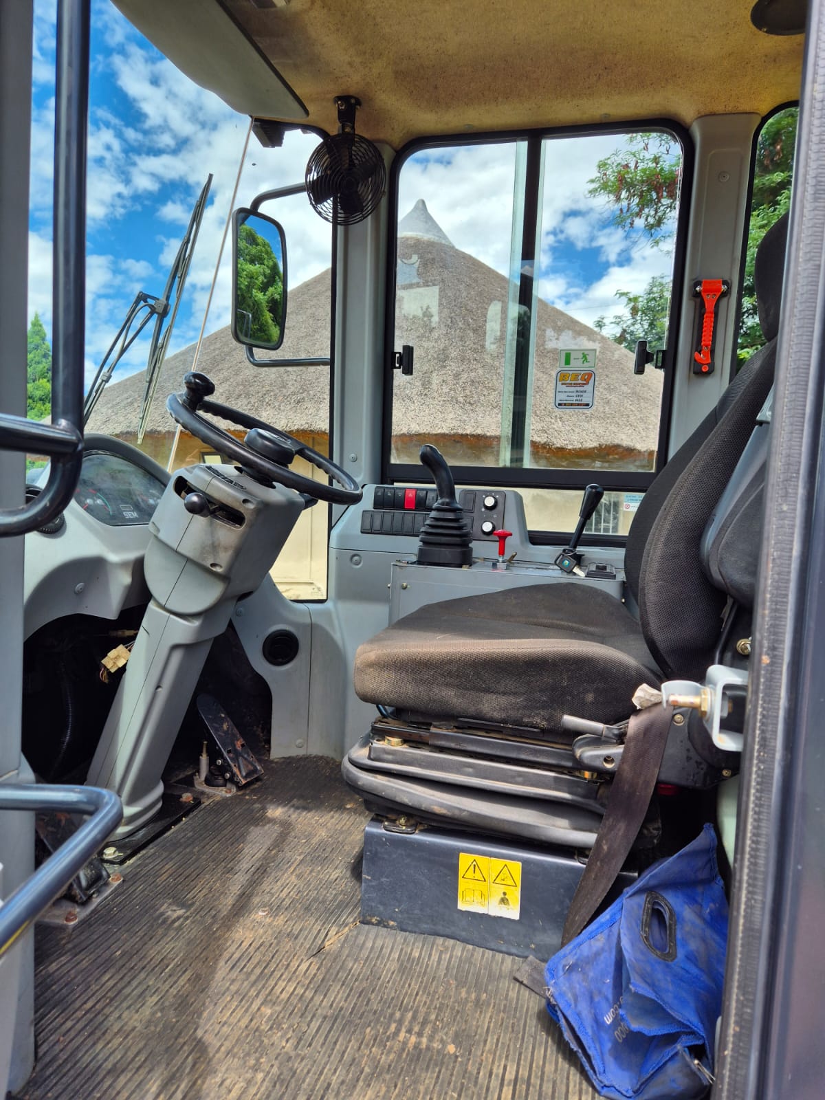 SEM 636D Front End Loader / Voorlaaier - Image 3