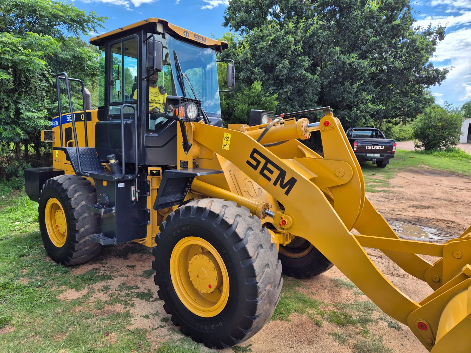 SEM 636D Front End Loader / Voorlaaier