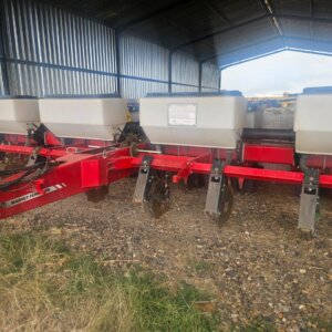 8 Row Massey Ferguson 9100 WD Planter