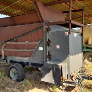 Enkel As Pasgemaak Strooier / Single Axle Custom Spreader