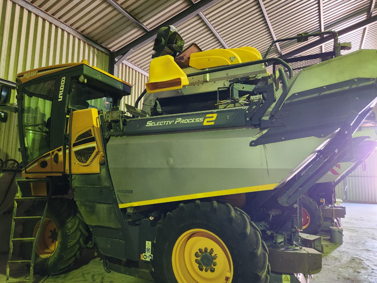 Pellenc 895 SP2 Druiwe Stroper / Grape Harvester - Image 4