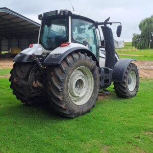 Alternative view of Valtra T194 Trekker / Tractor