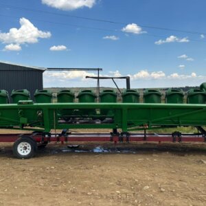 Alternative view of 12 Row .76 John Deere Maize Header / Plukkerkop
