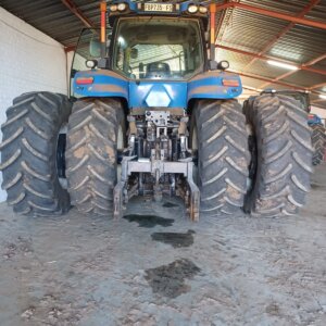 Alternative view of New Holland T8.390 Trekker / Tractor
