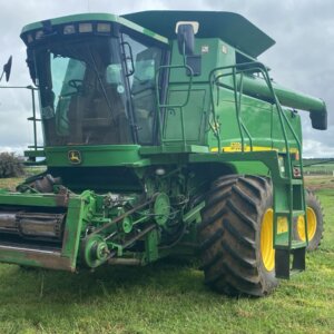 John Deere 9760 STS Stroper / Combine Harvester with John Deere 635 Flex Tafel / Table