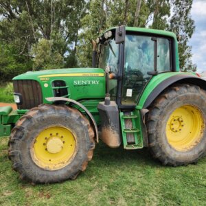 John Deere 6830 Premium Cab Trekker / Tractor