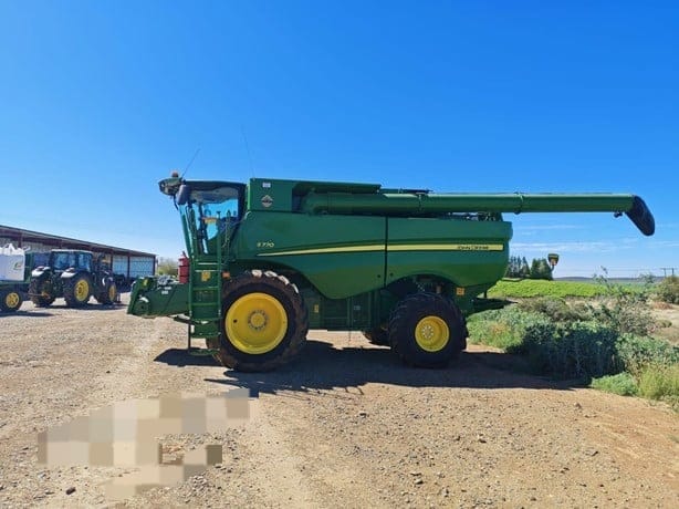 John Deere S770 Stroper / Combine Harvester - Image 3