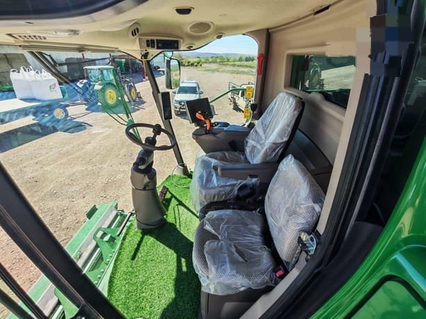 John Deere S770 Stroper / Combine Harvester - Image 7