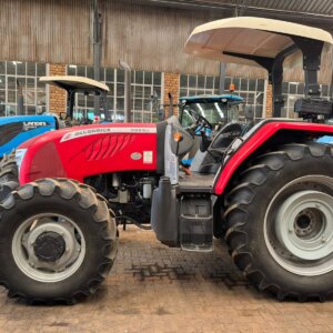McCormick D125 Max Trekker / Tractor