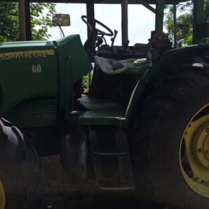 Alternative view of John Deere 6320 Trekker / Tractor