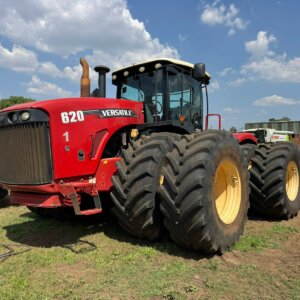 2x Versatile 620 Trekker / Tractor