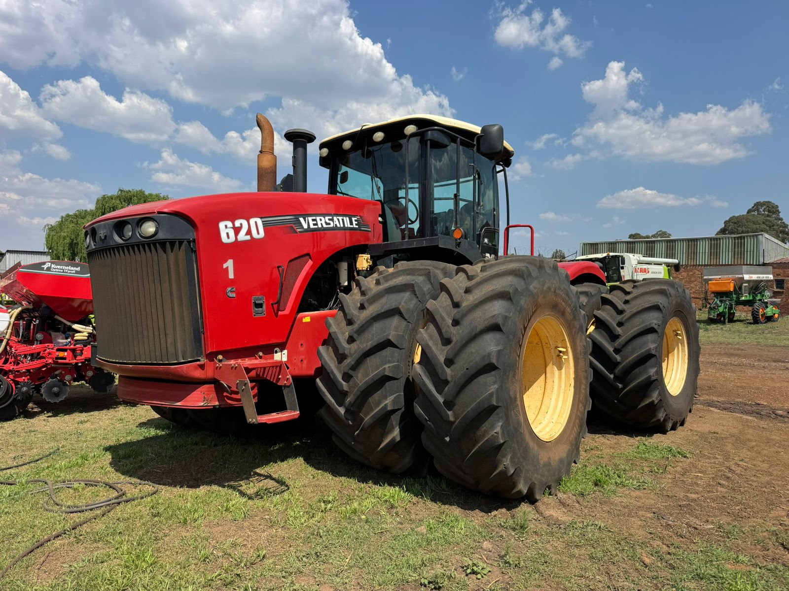 2x Versatile 620 Trekker / Tractor
