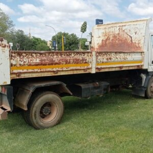 Alternative view of 4 Ton Dyna 7-145 Dropside Trok / Truck