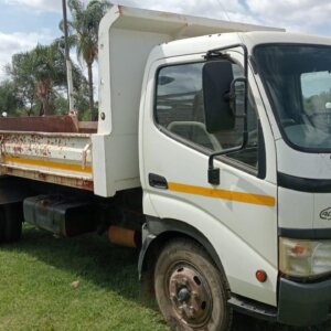 4 Ton Dyna 7-145 Dropside Trok / Truck
