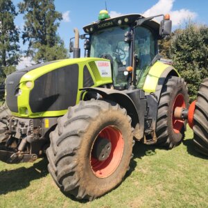 Alternative view of Claas 950 Axion Trekker / Tractor