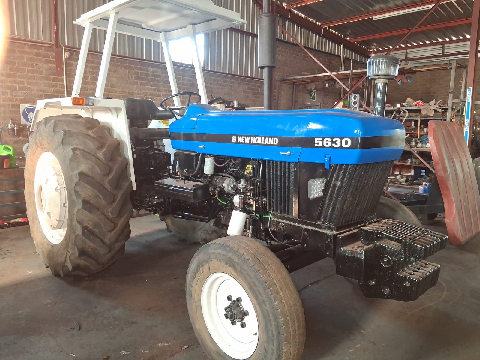 New Holland 5630 4x2 Trekker / Tractor