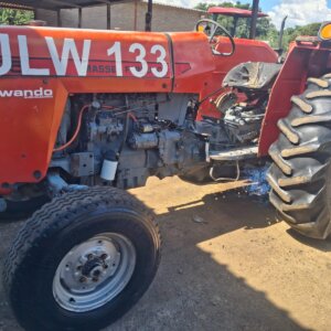 Alternative view of Massey Ferguson 375 Trekker / Tractor