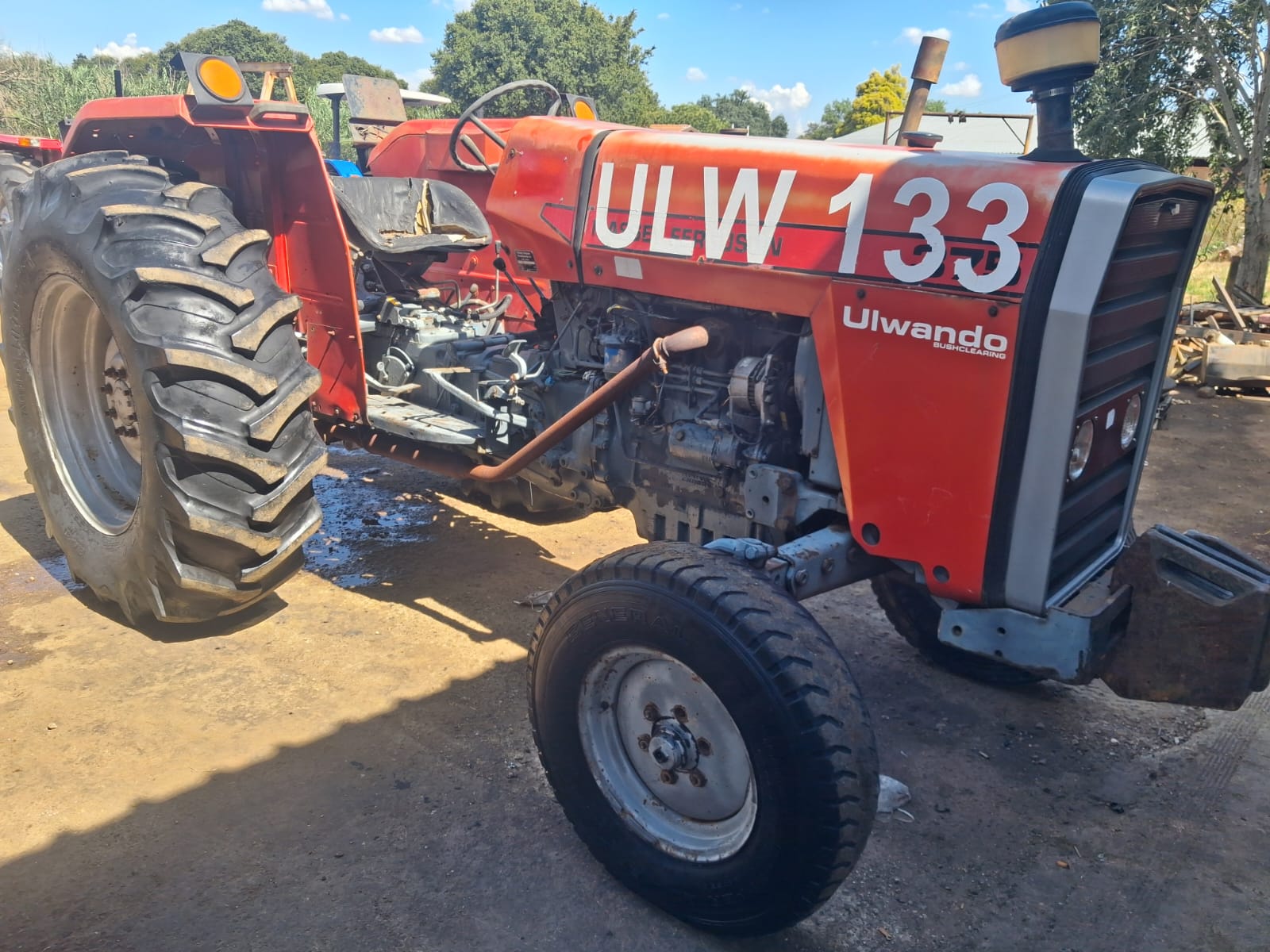 Massey Ferguson 375 Trekker / Tractor