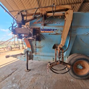 Alternative view of 12 Cube Labrador Feed Mixer / Voermenger