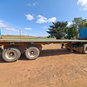 Leunwa / Flatbed Trailer