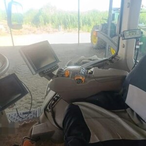 Alternative view of John Deere 8270R Trekker / Tractor