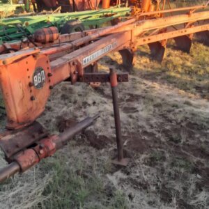 Alternative view of 6 Disc Massey Ferguson 880 Plough / Ploeg