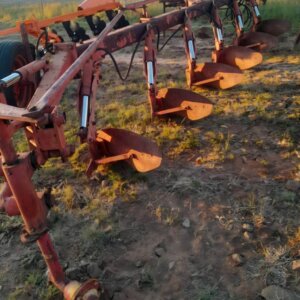 6 Disc Massey Ferguson 880 Plough / Ploeg