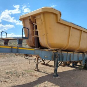 36 Cube Henred Fruehauf Sloper Trailer / Sleepwa