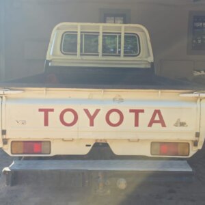 Alternative view of Toyota Land Cruiser 4.0L V 6 S/ Cab Bakkie / Pickup