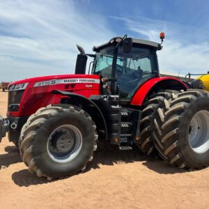 Massey Ferguson 8737S Trekker / Tractor