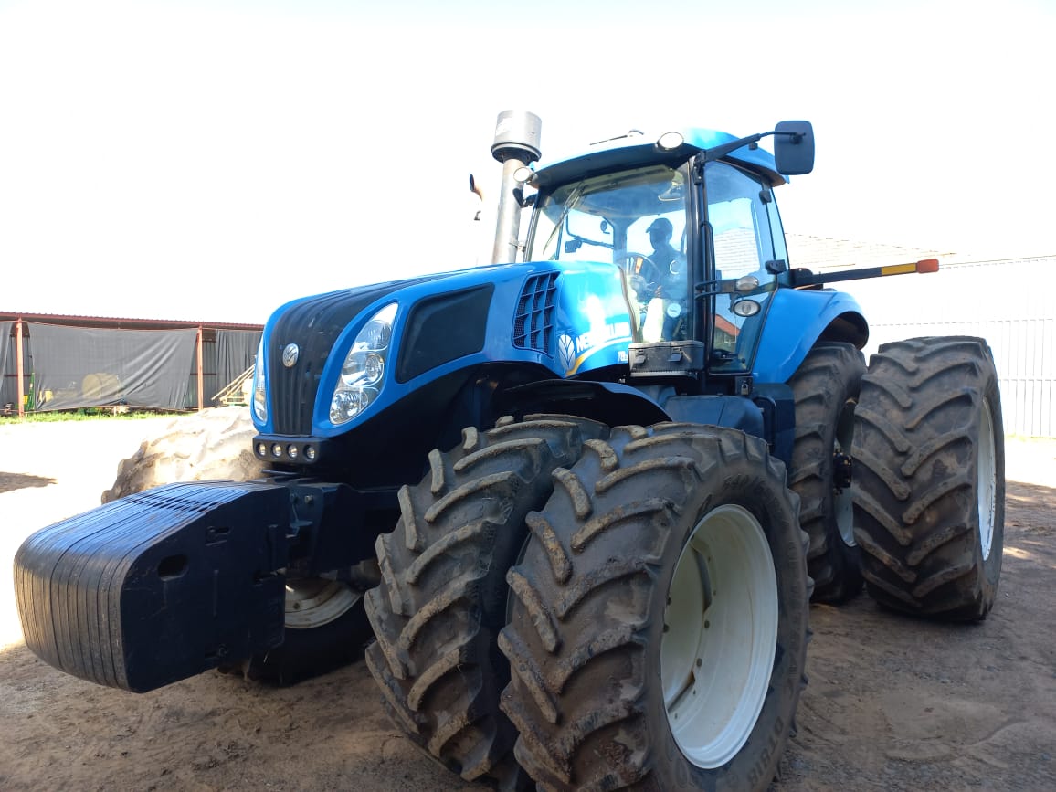 New Holland T8 390 Trekker / Tractor