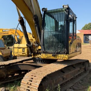Alternative view of CAT 323DL Excavator / Graafmasjien