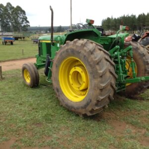 Alternative view of John Deere 6205 Trekker / Tractor